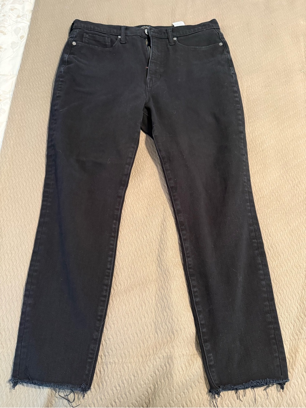 Banana Republic black raw hem high rise skinny leg denim jeans EUC 32 women’s